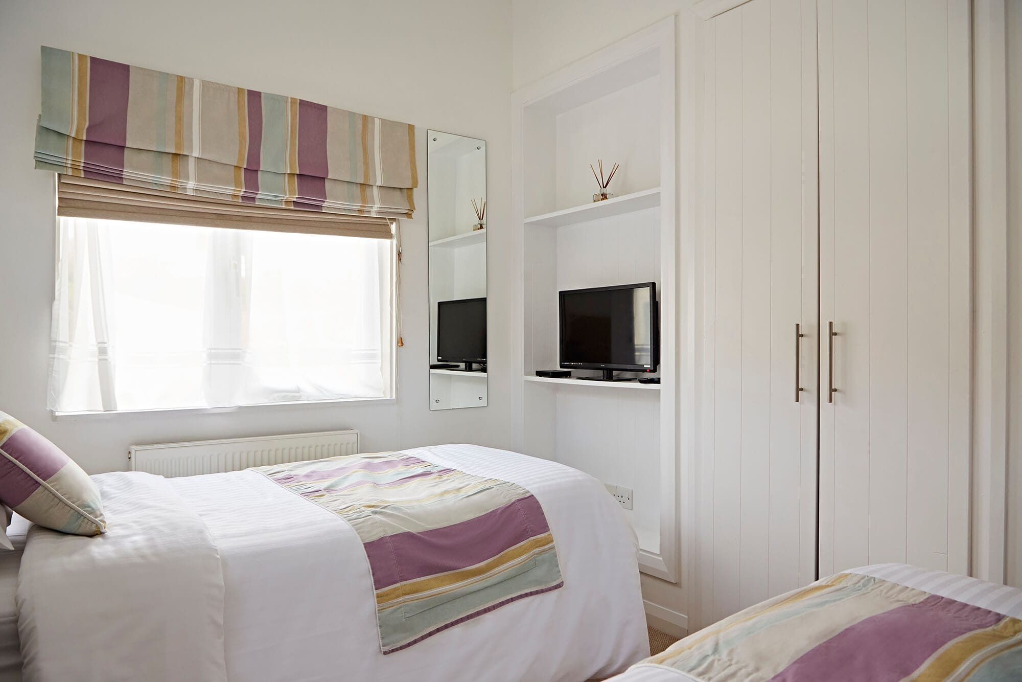 Bovisand Lodge Heather Twin2