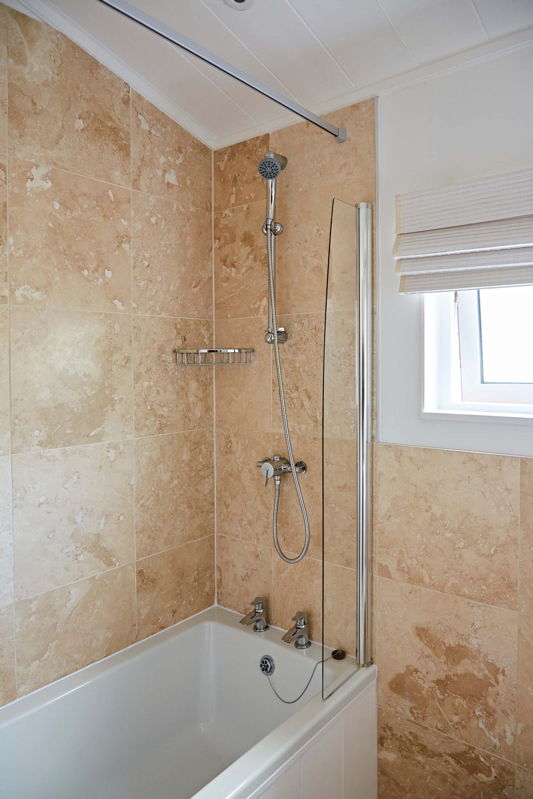 Bovisand Lodge Main Bathroom
